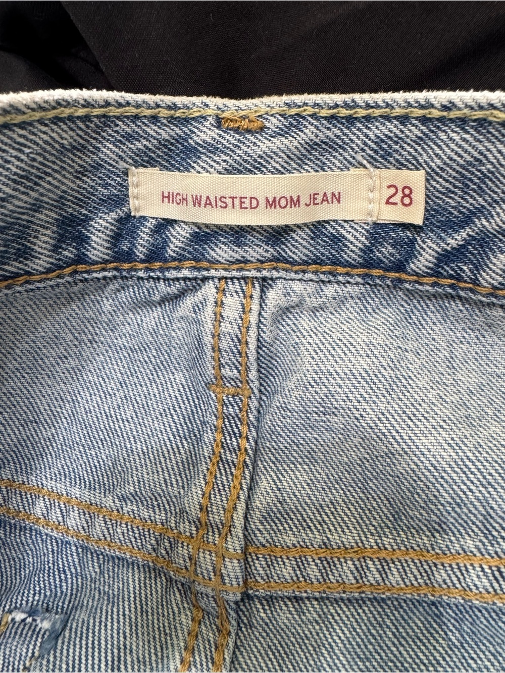 NWOT Levis High Waist Altered Mom
Jeans 28 Blue - Picture 7 of 8